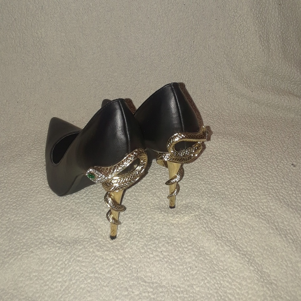 Shoe dazzle Heels